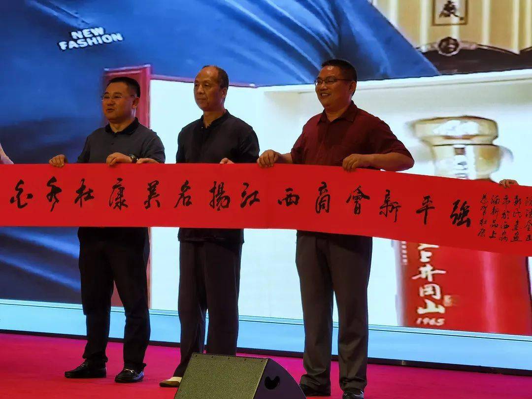 如何在短时间内吸引百万粉丝？成功的秘诀大揭秘！