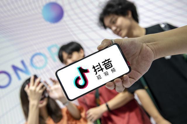 抖音哪里拍照?发现最适合打卡的景点,成为街头最亮眼的焦点!